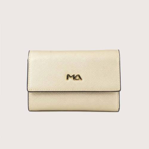 Billetera mediana para mujer, práctico y elegante diseño de tamaño compacto y a su vez los compartimientos necesarios. Billetera mediana para mujer, práctico y elegante diseño de tamaño compacto y a su vez los compartimientos necesarios.
